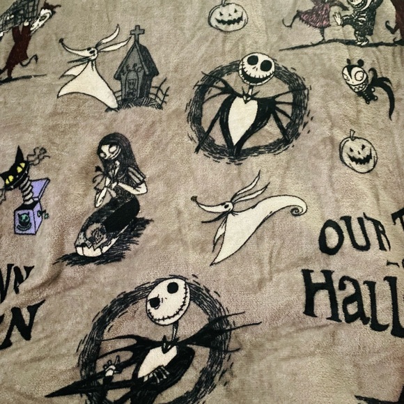 Disney Nightmare before Christmas Halloween blanket & jack skellington plush! - Picture 4 of 4